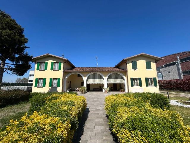 Villa Indipendente in vendita a Verolanuova, Lombardia