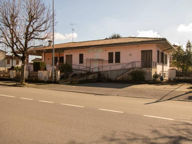Villa Indipendente in vendita a Verolanuova, Lombardia