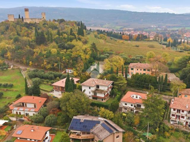 Villa Indipendente in vendita a Ponte Florio, Brenzone