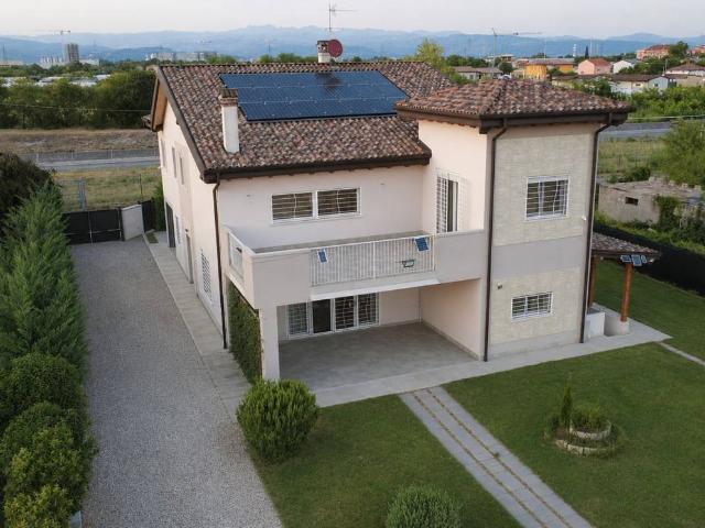 Villa Indipendente in vendita a Sud, Brenzone