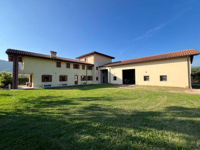 Villa Indipendente in vendita a Nord-Est, Brenzone
