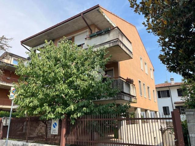 Villa Indipendente in vendita a Quinzano, Brenzone