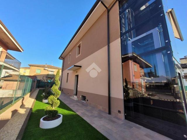 Villa Indipendente in vendita a Sud, Brenzone