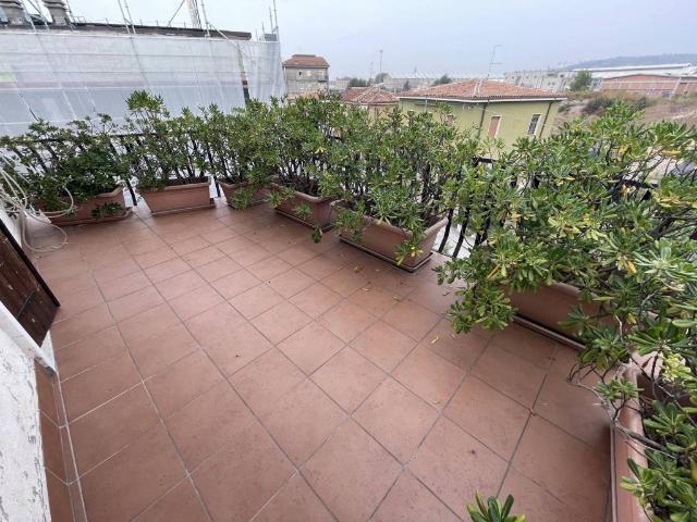 Villa Indipendente in vendita a Sud-Est, Brenzone