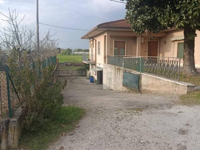 Villa Indipendente in vendita a Buttapietra, Veneto