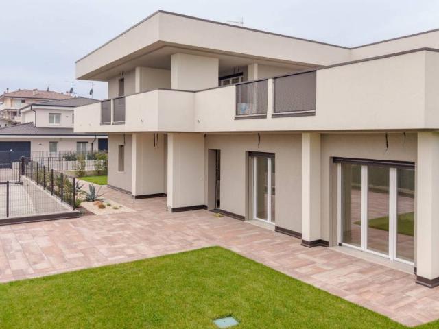 Villa Indipendente in vendita a Ovest, Brenzone