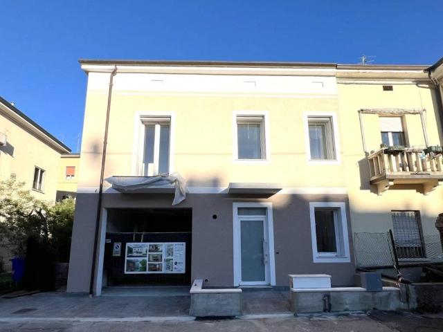 Villa Indipendente in vendita a Est, Brenzone