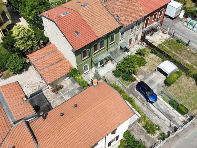 Villa Indipendente in vendita a Sud-Est, Brenzone