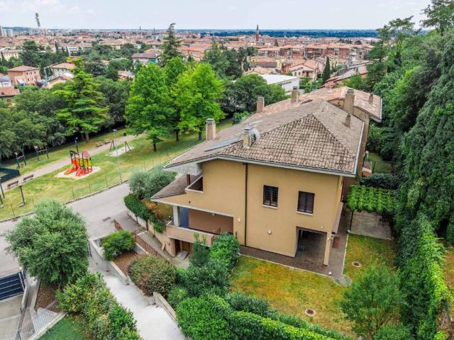 Villa Indipendente in vendita a Est, Brenzone