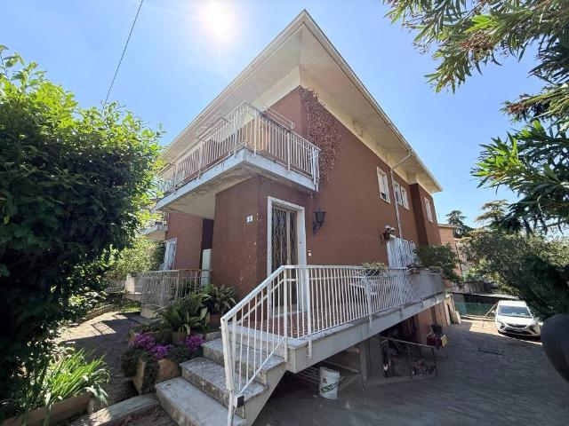 Villa Indipendente in vendita a Quinzano, Brenzone