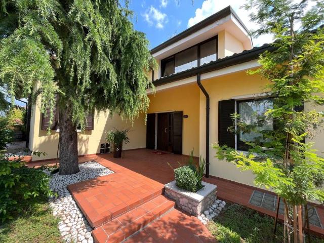 Villa Indipendente in vendita a San Felice Extra, Brenzone