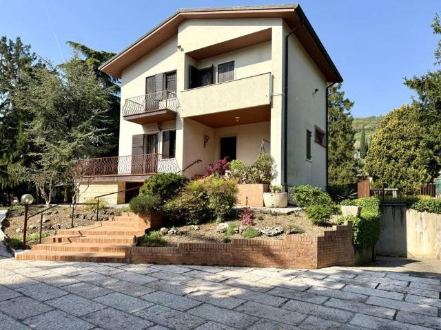 Villa Indipendente in vendita a Nord-Est, Brenzone