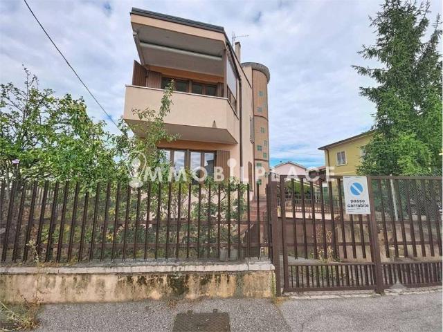 Villa Indipendente in vendita a Sud, Brenzone