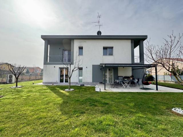 Villa Indipendente in vendita a Sud, Brenzone