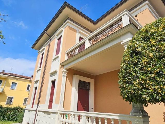Villa Indipendente in vendita a Sud, Brenzone