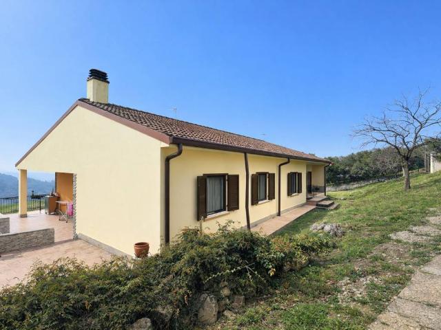 Villa Indipendente in vendita a Nord-Ovest, Brenzone