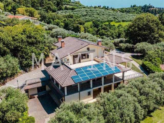 Villa Indipendente in vendita a Quinzano, Brenzone