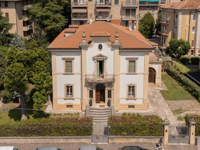 Villa Indipendente in vendita a Nord-Ovest, Brenzone