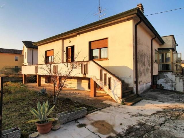 Villa Indipendente in vendita a Veronella, Veneto