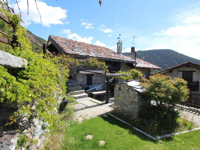 Villa Indipendente in vendita a Verrayes, Aosta