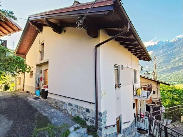 Villa Indipendente in vendita a Verrayes, Aosta