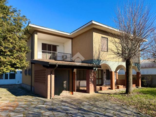 Villa Indipendente in vendita a Verrua Po, Lombardia