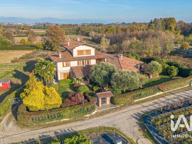 Villa Indipendente in vendita a Vertemate Con Minoprio, Lombardia