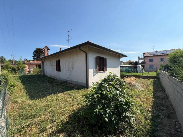 Villa Indipendente in vendita a Vertemate Con Minoprio, Lombardia