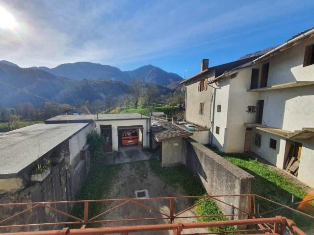 Villa Indipendente in vendita a Verzegnis, Friuli-Venezia Giulia
