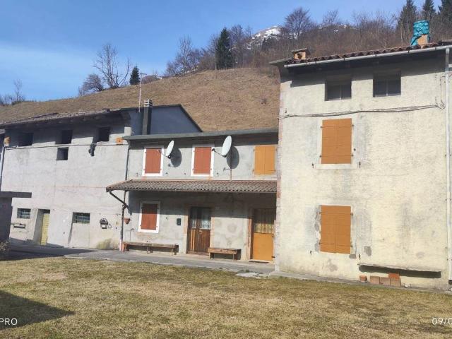 Villa Indipendente in vendita a Verzegnis, Friuli-Venezia Giulia