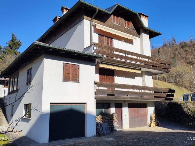 Villa Indipendente in vendita a Verzegnis, Friuli-Venezia Giulia
