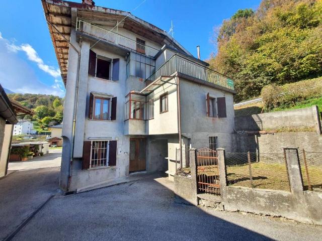 Villa Indipendente in vendita a Verzegnis, Friuli-Venezia Giulia