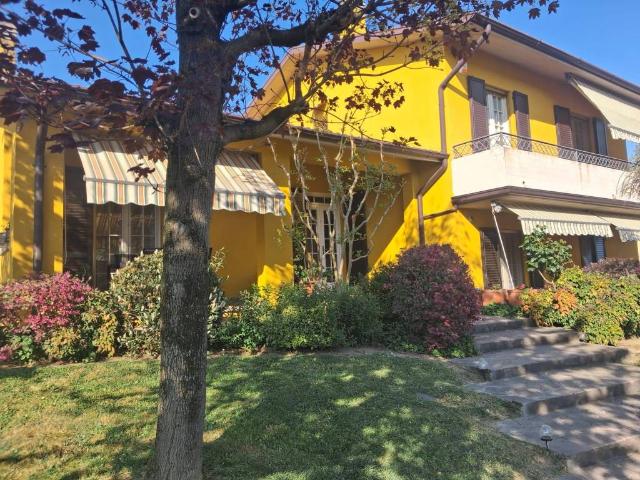 Villa Indipendente in vendita a Vescovato, Lombardia