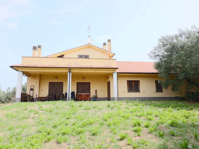 Villa Indipendente in vendita a Vetralla, Lazio