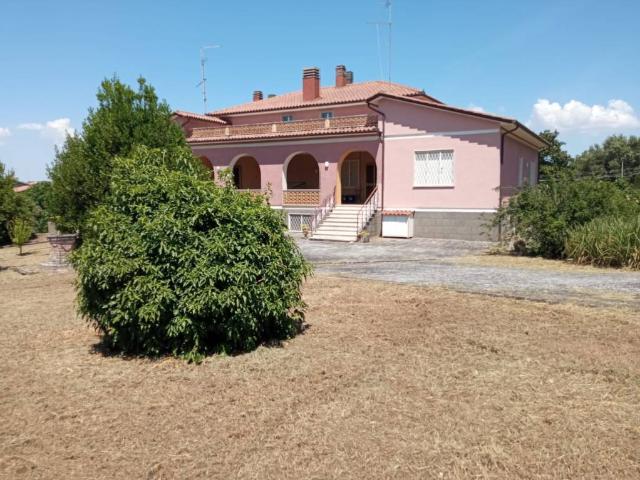 Villa Indipendente in vendita a Tre Croci, Vetralla