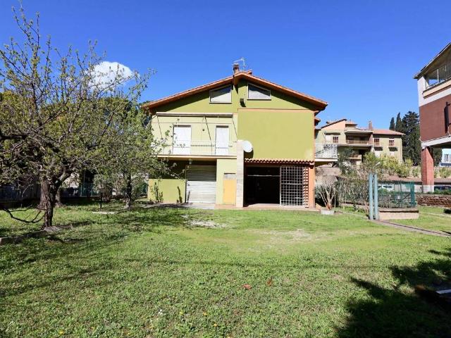 Villa Indipendente in vendita a Madonna del Ponte, Vetralla