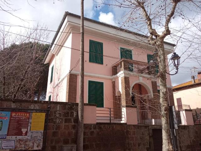 Villa Indipendente in vendita a Barbarano Romano, Lazio