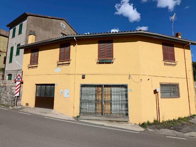 Villa Indipendente in vendita a Tre Croci, Vetralla