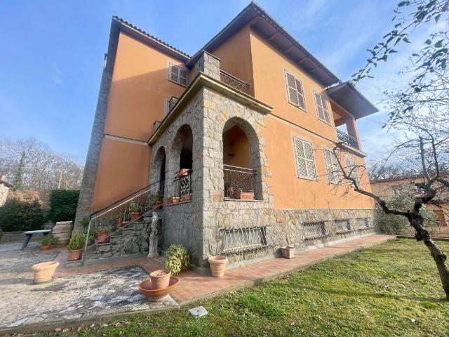 Villa Indipendente in vendita a Tre Croci, Vetralla