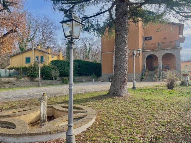 Villa Indipendente in vendita a Tre Croci, Vetralla