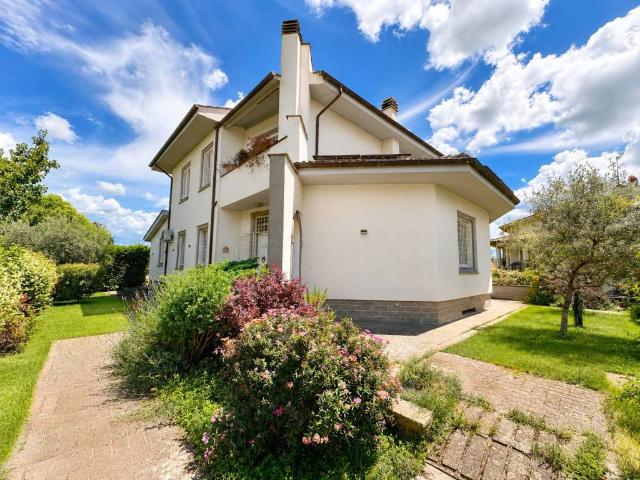 Villa Indipendente in vendita a Vetralla, Lazio