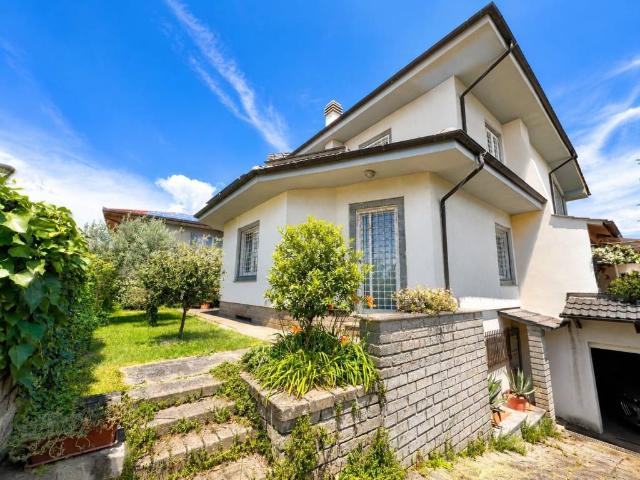Villa Indipendente in vendita a Vetralla, Lazio