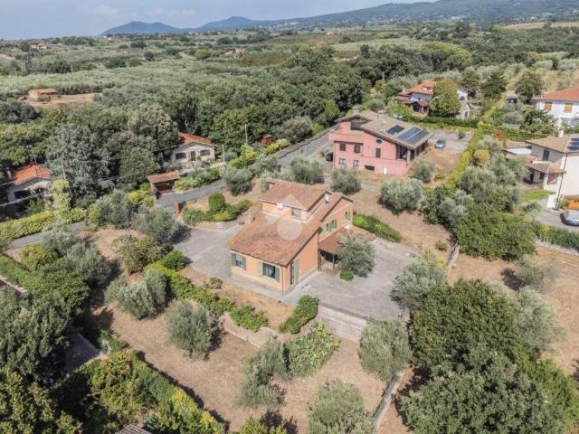 Villa Indipendente in vendita a Pian di San Martino, Vetralla