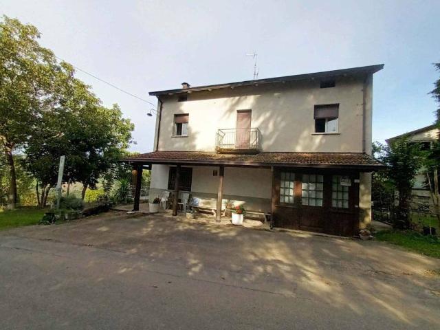 Villa Indipendente in vendita a Appennino Reggiano, Re