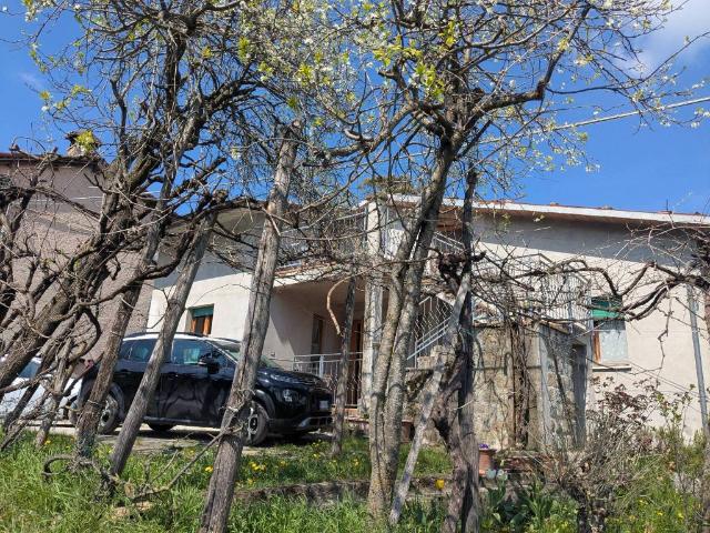 Villa Indipendente in vendita a Appennino Reggiano, Re