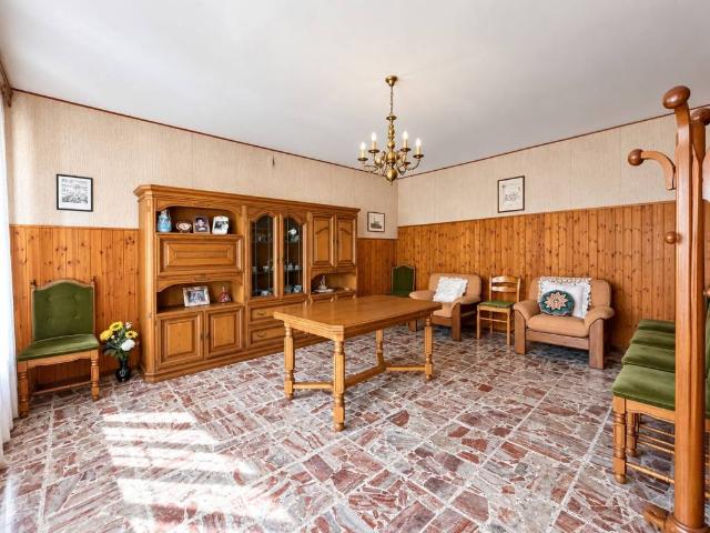 Villa Indipendente in vendita a Vezza d'Alba, Cuneo