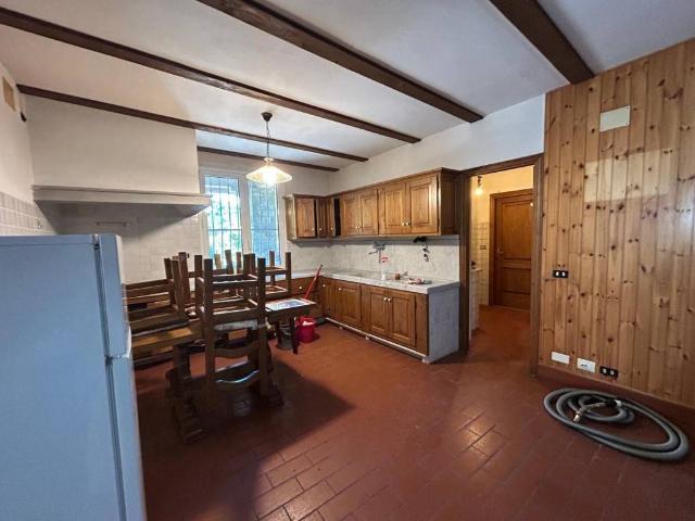 Villa Indipendente in vendita a Vezzano Ligure, Liguria