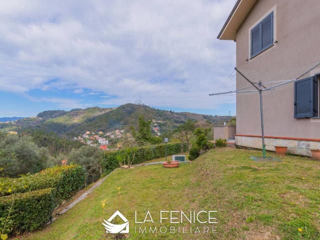 Villa Indipendente in vendita a Vezzano Ligure, Liguria