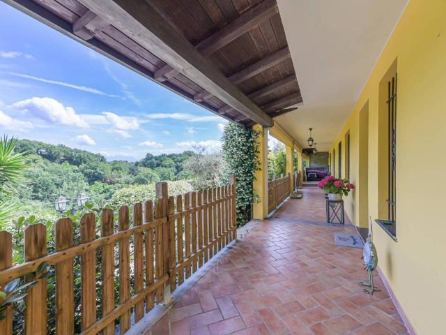 Villa Indipendente in vendita a Vezzano Ligure, Liguria
