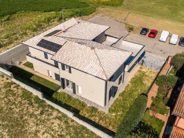 Villa Indipendente in vendita a Colline Matildiche, Re